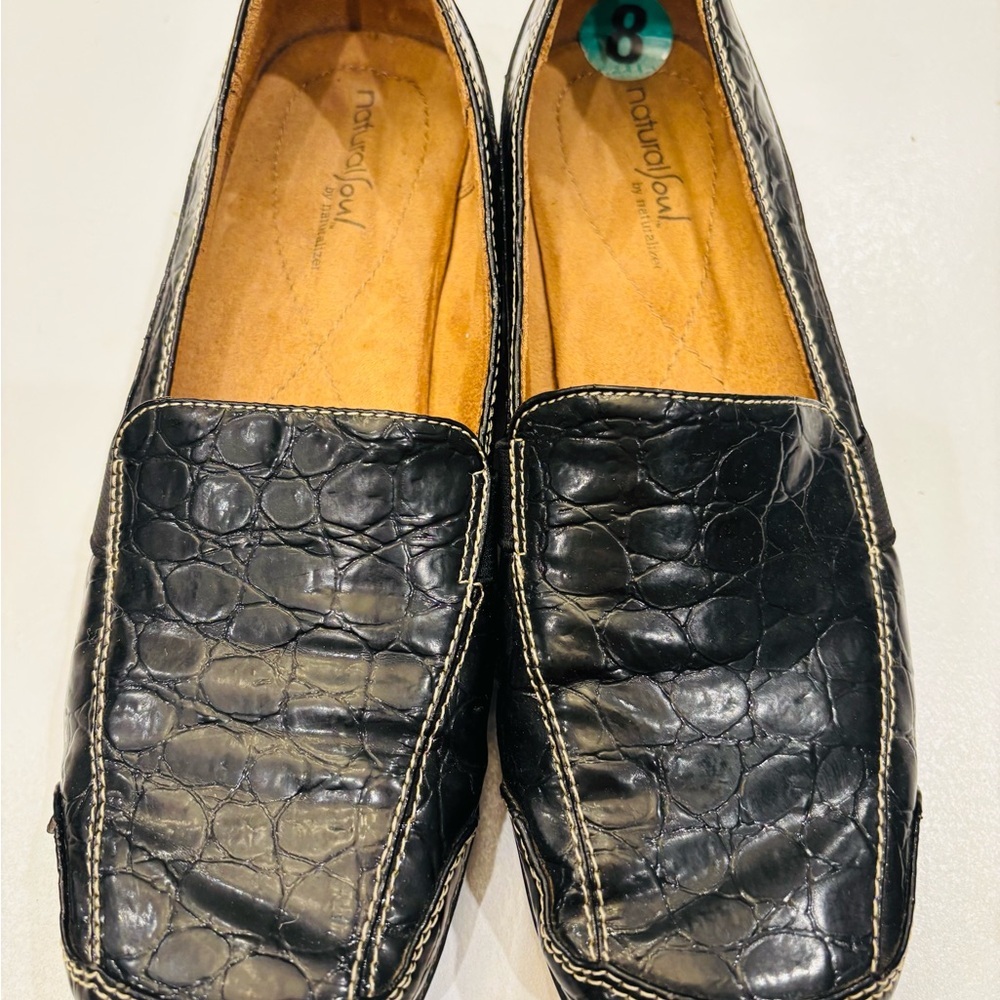 Naturalizer Textured Black Women’s Loafers size 8 mint condition - Picture 4 of 6